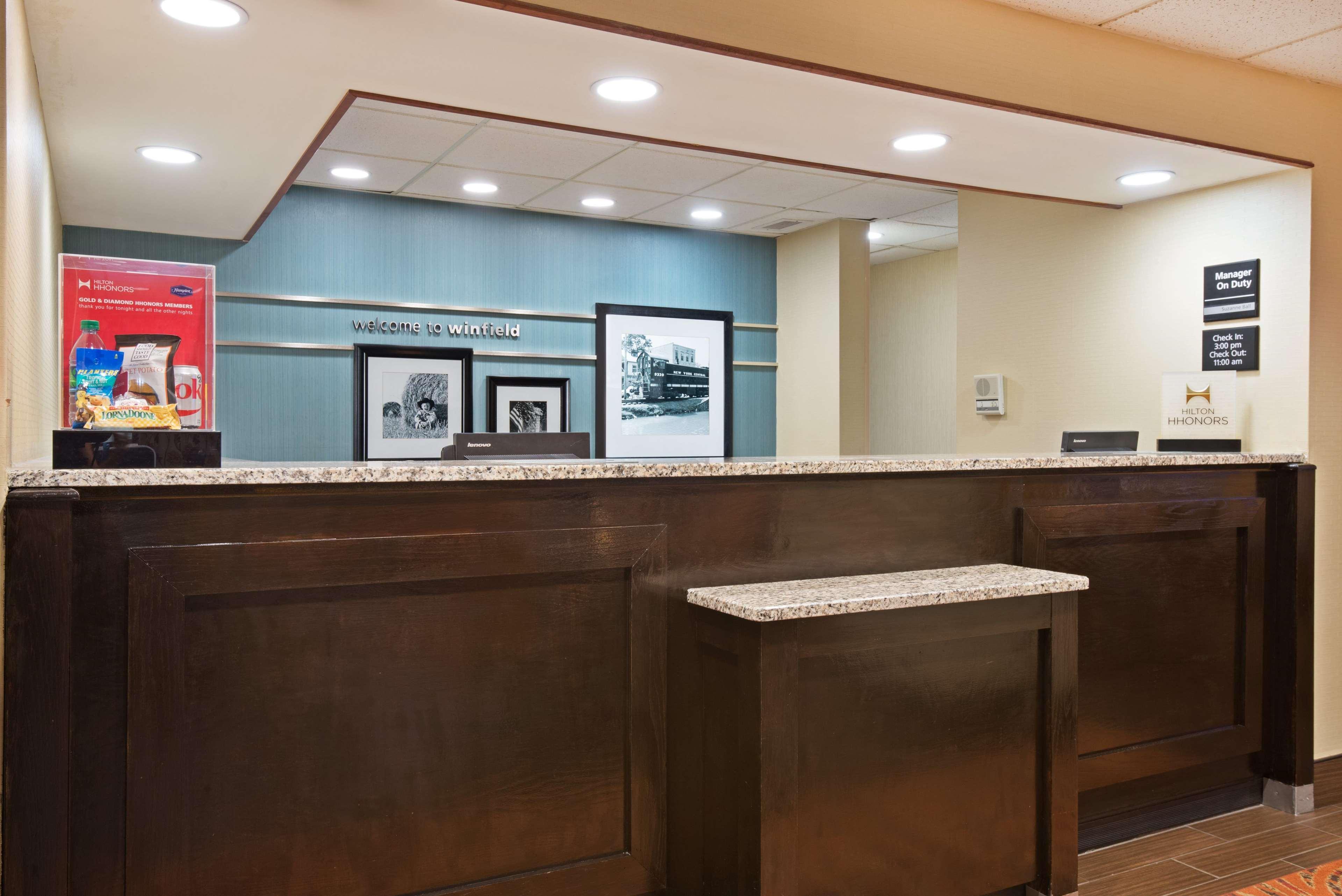 Hampton Inn Winfield Teays Valley Exterior photo