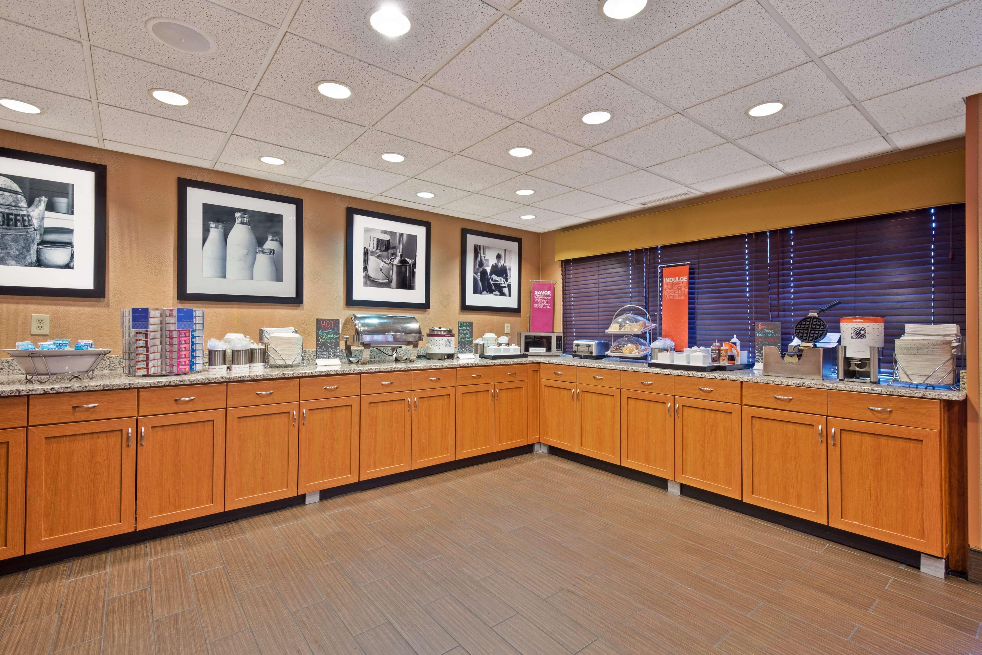 Hampton Inn Winfield Teays Valley Exterior photo